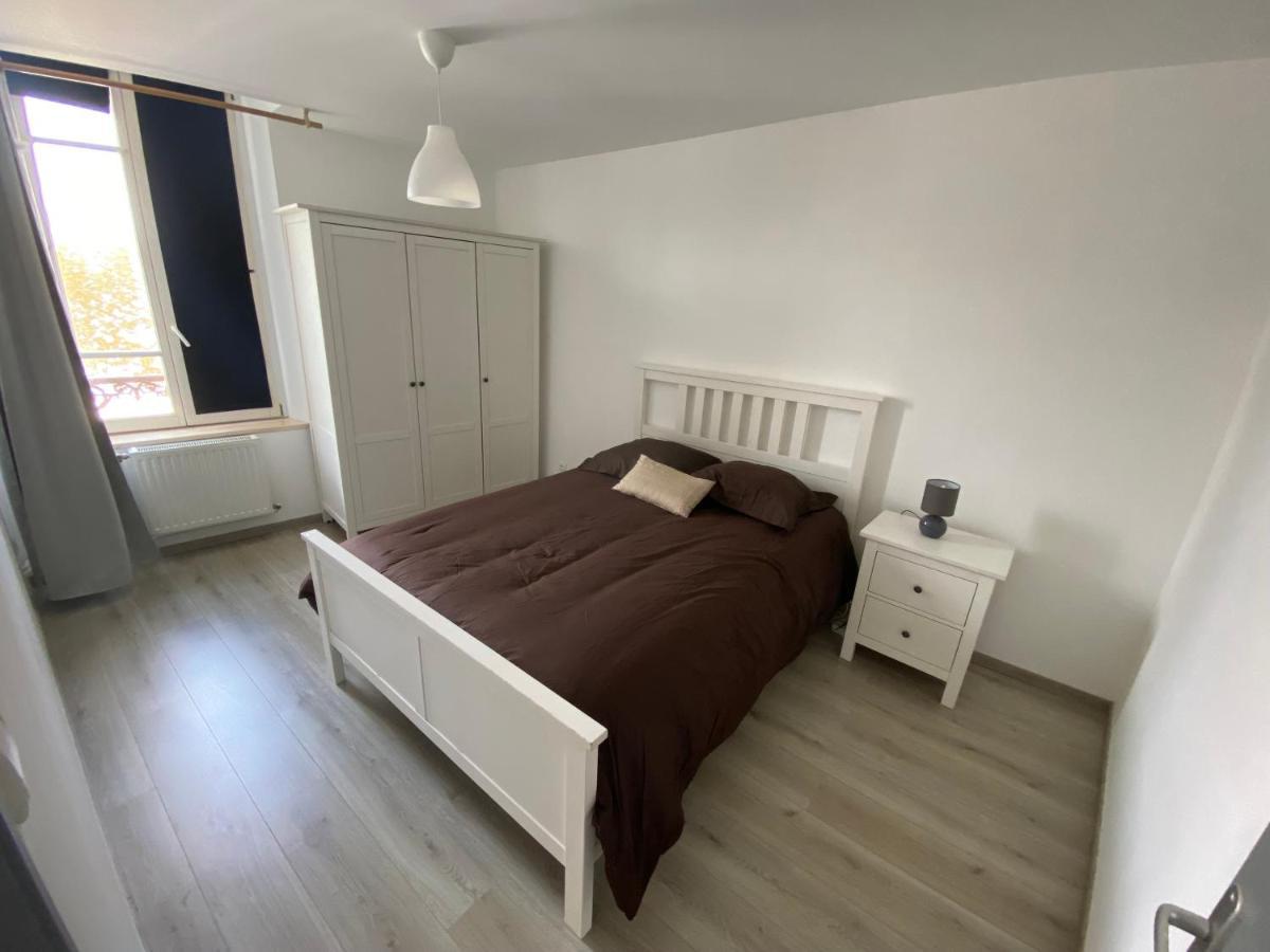 Joli Appartement Avec Parking Gratuit Sur Place Givet Dış mekan fotoğraf