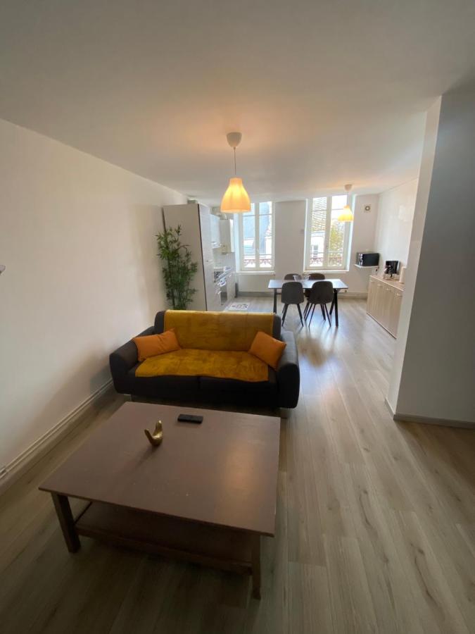 Joli Appartement Avec Parking Gratuit Sur Place Givet Dış mekan fotoğraf