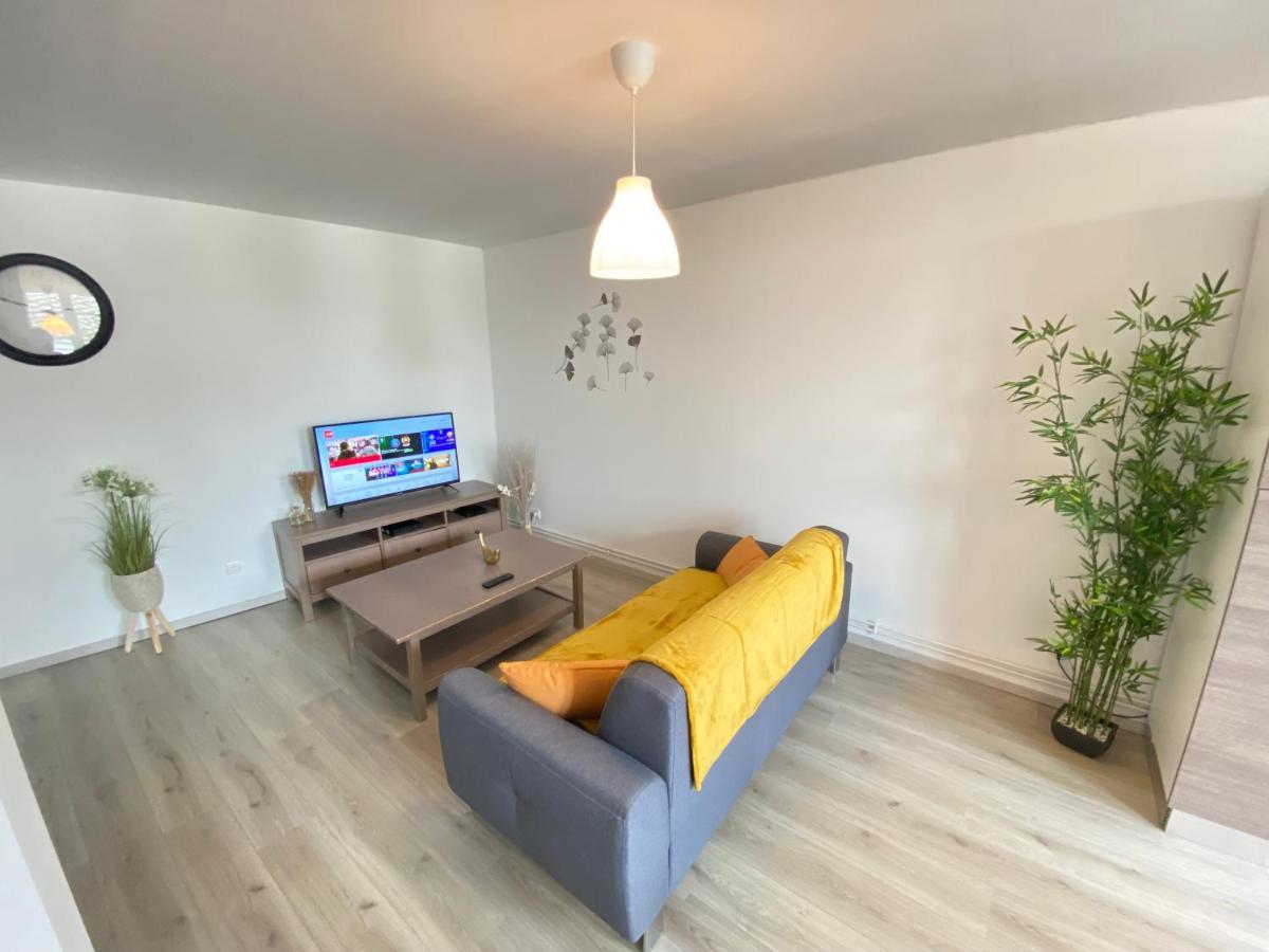 Joli Appartement Avec Parking Gratuit Sur Place Givet Dış mekan fotoğraf